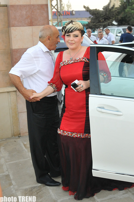 Свадьба сына заслуженной артистки Азербайджана Метанет Искендерли превратилась в заседание Милли Меджлиса (фотосессия и видео )