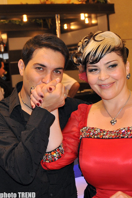 Всемирный день поцелуя в жизни азербайджанских шоу-звезд