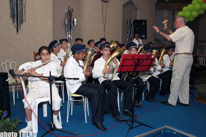 Воспитанники детских домов Азербайджана сядут в депутатское кресло (фотосессия)