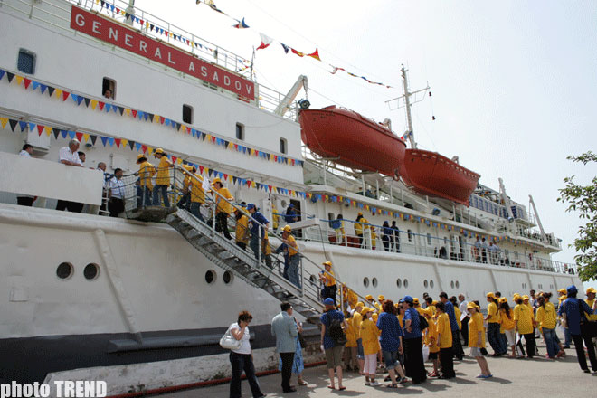 Воспитанники детских домов Азербайджана сядут в депутатское кресло (фотосессия)
