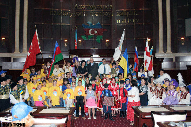 Воспитанники детских домов Азербайджана сядут в депутатское кресло (фотосессия)