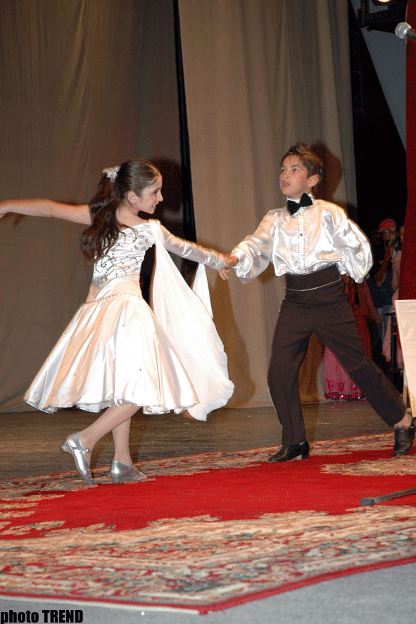 Воспитанники детских домов Азербайджана сядут в депутатское кресло (фотосессия)