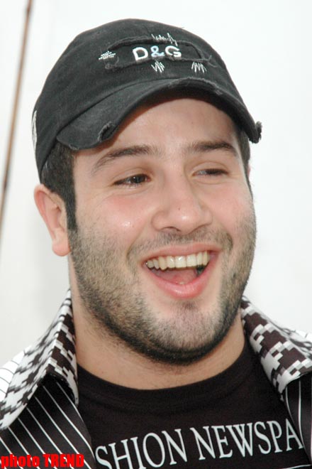 Пусть никто ко мне не обращается -азербайджанский певец Эльнур Мамедов