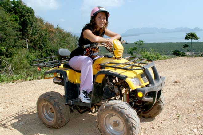 Ни одному мужчине не нравится, когда его девушка - фарфоровая кукла – солистка группы " Сливки" Карина Кокс (фотосессия)