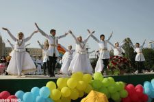 Воспитанники детских домов Азербайджана сядут в депутатское кресло (фотосессия)