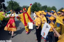 Воспитанники детских домов Азербайджана сядут в депутатское кресло (фотосессия)