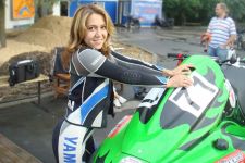 Ни одному мужчине не нравится, когда его девушка - фарфоровая кукла – солистка группы " Сливки" Карина Кокс (фотосессия)