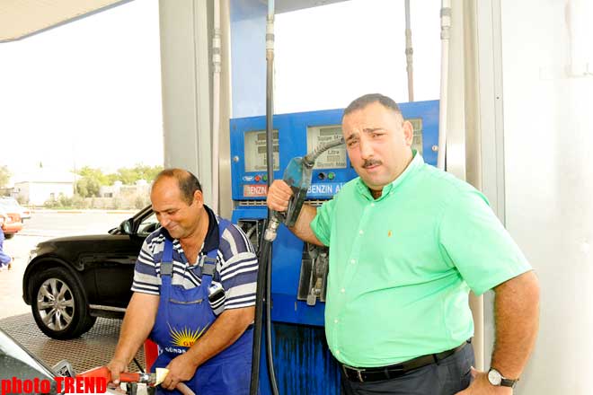 Победителю конкурса Trend Life азербайджанский актер Бахрам Багирзаде залил полный бак бензина (фотосессия)