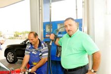 Победителю конкурса Trend Life азербайджанский актер Бахрам Багирзаде залил полный бак бензина (фотосессия)