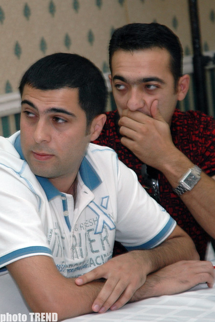 Мейханачы Намик Гарачухурлу вместо русалки снялся с обезьяной (фотосессия)