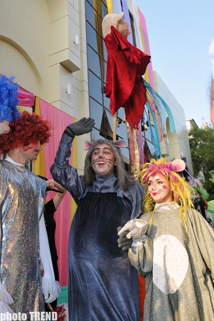 Двойной удар в день азербайджанского национального театра (фотосессия)