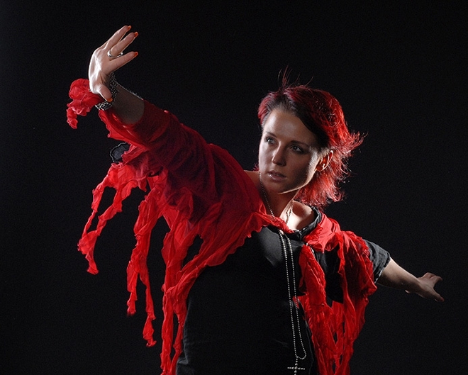 Я жутко упряма и своенравна, слишком прямолинейна, непредсказуема в поступках - российская рок-певица ZажиGалка (фотосессия)