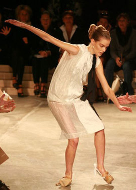 Prada калечит модели (фотосессия)