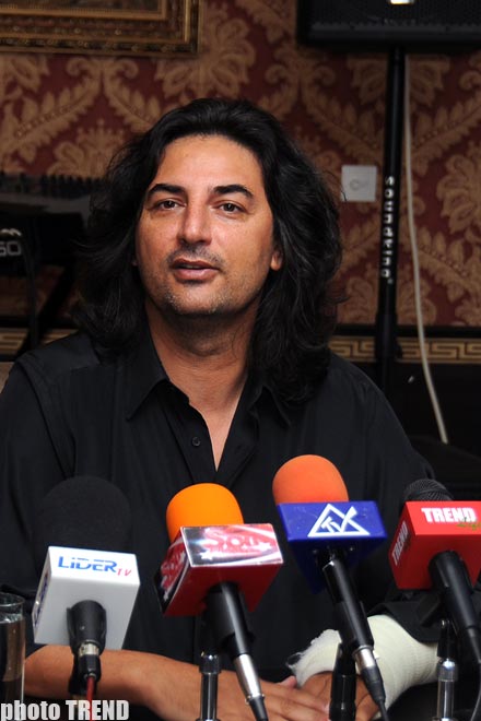 В Турции не наберется и пяти певцов с таким голосом, как у Азерин - певец Челик Эришчи