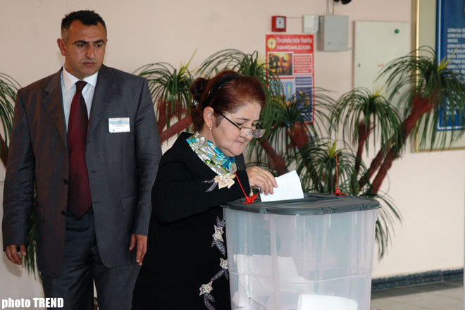 Граждане Азербайджана выбирают президента республики – фотосессия