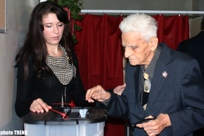 Граждане Азербайджана выбирают президента республики – фотосессия