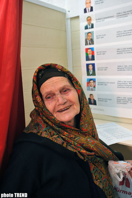 Граждане Азербайджана выбирают президента республики – фотосессия