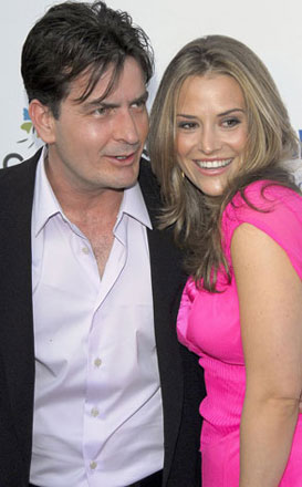 Чарли Шин официально развелся