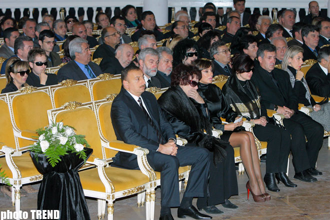 Азербайджан попрощался с выдающимся певцом Муслимом Магомаевым – фотосессия