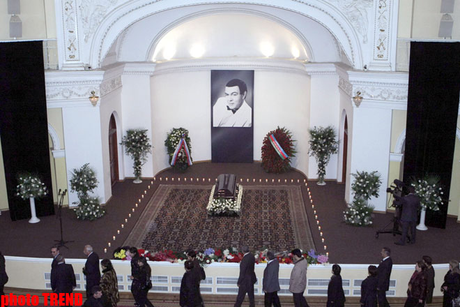 Азербайджан попрощался с выдающимся певцом Муслимом Магомаевым – фотосессия