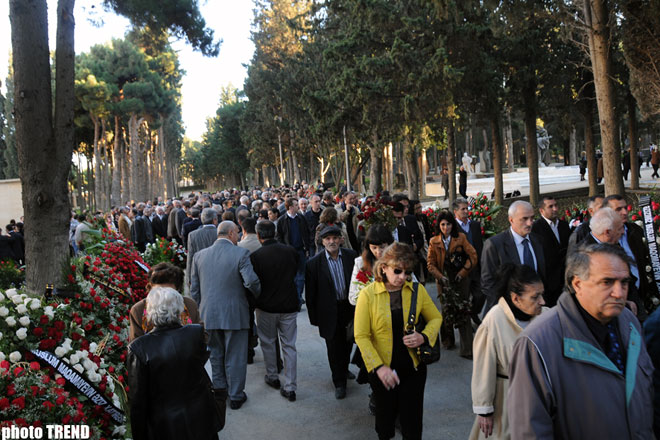Азербайджан попрощался с выдающимся певцом Муслимом Магомаевым – фотосессия