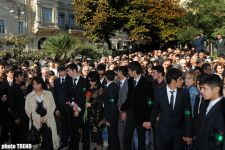 Азербайджан попрощался с выдающимся певцом Муслимом Магомаевым – фотосессия