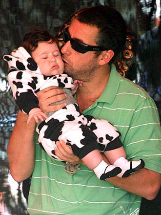 Женский монастырь актера Адама Сандлера