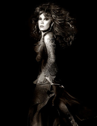 Азербайджанская музыка нашла отклик в моём сердце – узбекская певица Азиза (фотосессия)