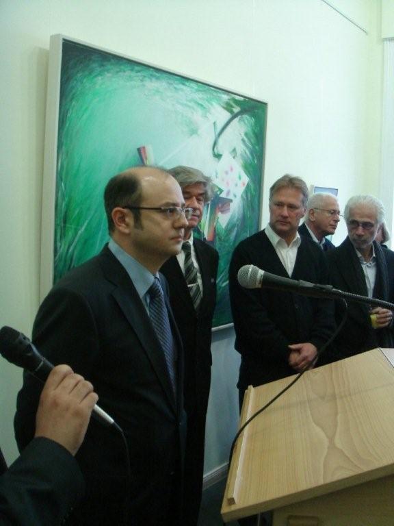 Немецкий художник представил в Берлине картину о Карабахском конфликте (фотосессия)