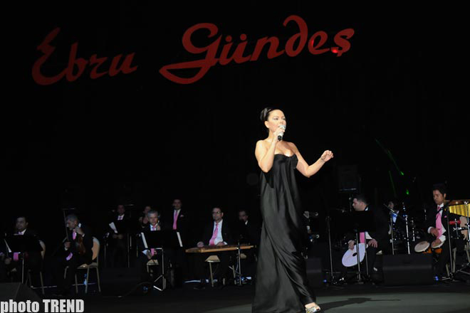 Хочу остаться в Баку навсегда - турецкая певица Эбру Гюндеш (фотосессия, видео)
