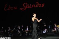 Хочу остаться в Баку навсегда - турецкая певица Эбру Гюндеш (фотосессия, видео)