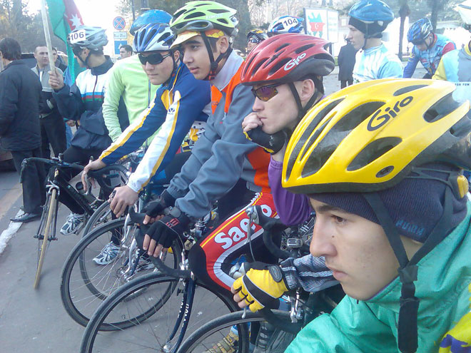 Азербайджанские велосипедисты стартовали в Гяндже (фотосессия)