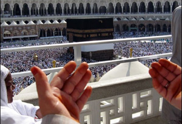 Первая группа узбекских паломников отправилась в Саудовскую Аравию в малый хадж