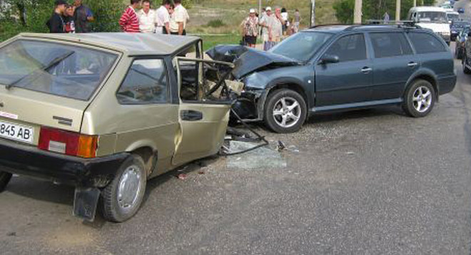 Два пешехода погибли в Баку в автонаездах