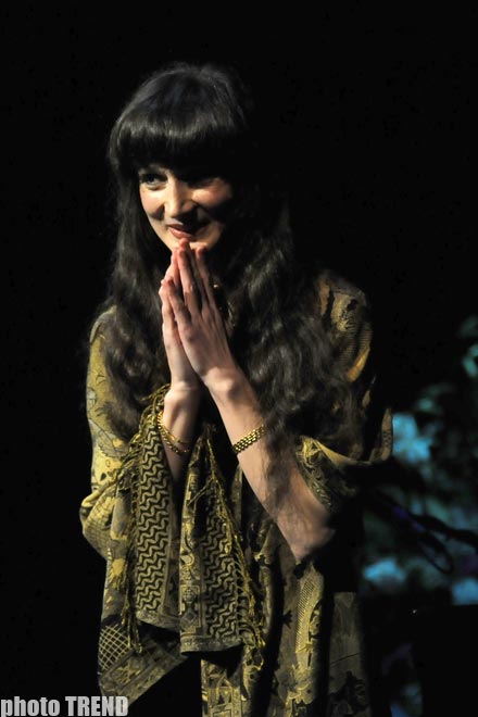 Бакинские сны Азизы Мустафазаде (фотосессия)