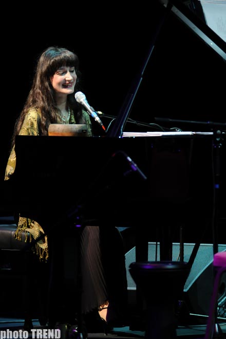 Бакинские сны Азизы Мустафазаде (фотосессия)