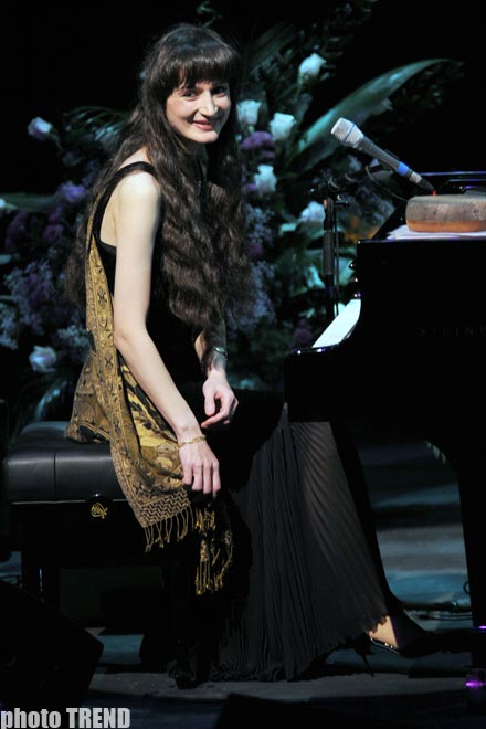 Бакинские сны Азизы Мустафазаде (фотосессия)