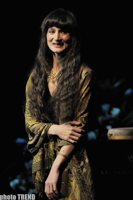 Бакинские сны Азизы Мустафазаде (фотосессия)