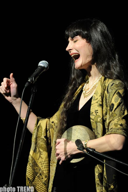 Бакинские сны Азизы Мустафазаде (фотосессия)