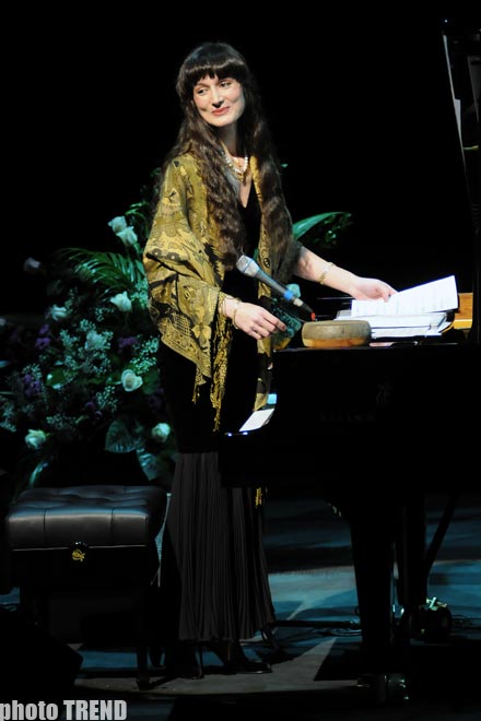 Бакинские сны Азизы Мустафазаде (фотосессия)