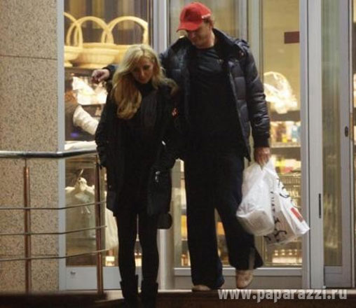 Татьяна Навка и Марат Башаров целуются на людях