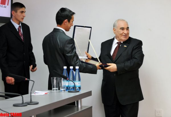 Уже многие годы ко мне, как к своему депутату, не обращаются с просьбой о трудоустройстве - Фаттах Гейдаров