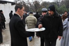 Особенности Ашуры в Азербайджане: ритуал, черные ленточки и косынки, свечи, халва, хедик…(фотосессия)