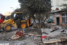 В Баку в жилом доме произошел взрыв, есть погибшие и раненые (фотосессия)