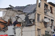 В Баку в жилом доме произошел взрыв, есть погибшие и раненые (фотосессия)