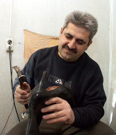 Жизнь азербайджанского сапожника Латифа в Омске