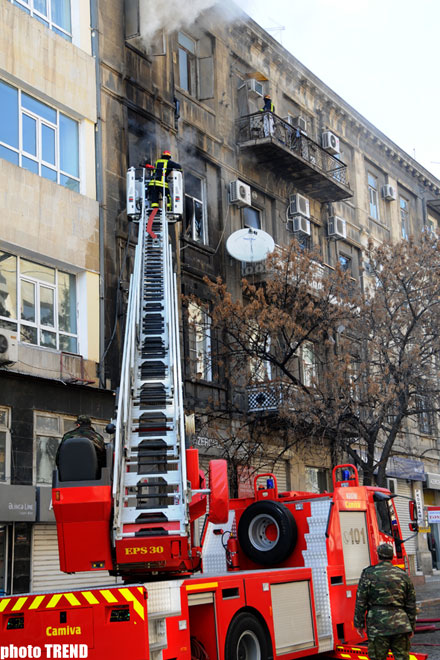 Пожар в жилом здании в центре Баку ликвидирован – есть пострадавший (ДОПОЛНЕНО 3 – информация  о пострадавшем)