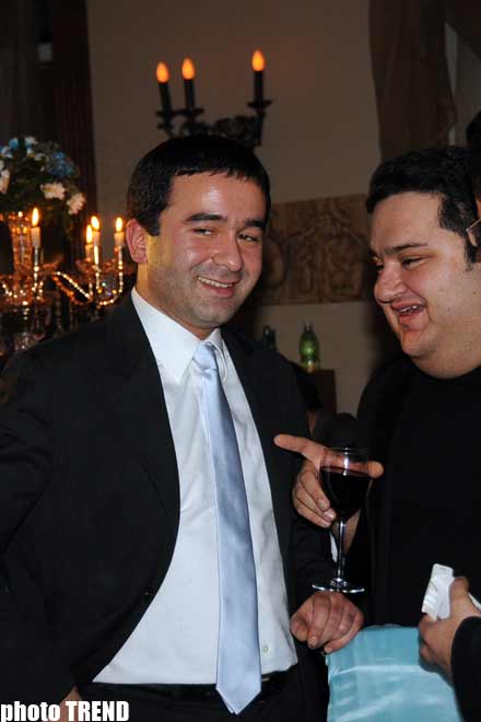 На дне рождения Айгюн Кязымовой, Рухангиз Аллахвердиева стала крокодилом Геной (видео - фотосессия)