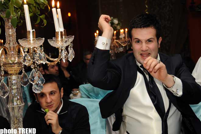 На дне рождения Айгюн Кязымовой, Рухангиз Аллахвердиева стала крокодилом Геной (видео - фотосессия)