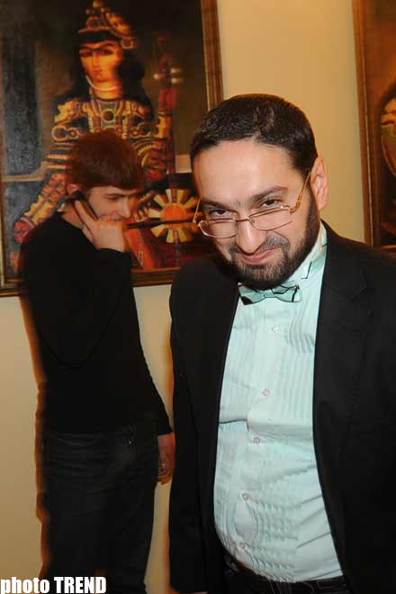 На дне рождения Айгюн Кязымовой, Рухангиз Аллахвердиева стала крокодилом Геной (видео - фотосессия)